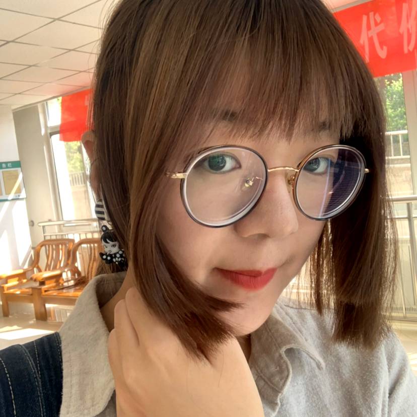 李莓铃的照片