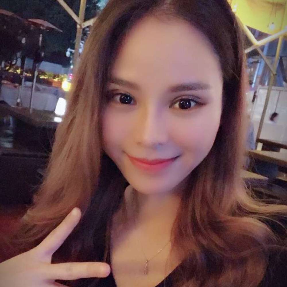 美女还谦让的照片