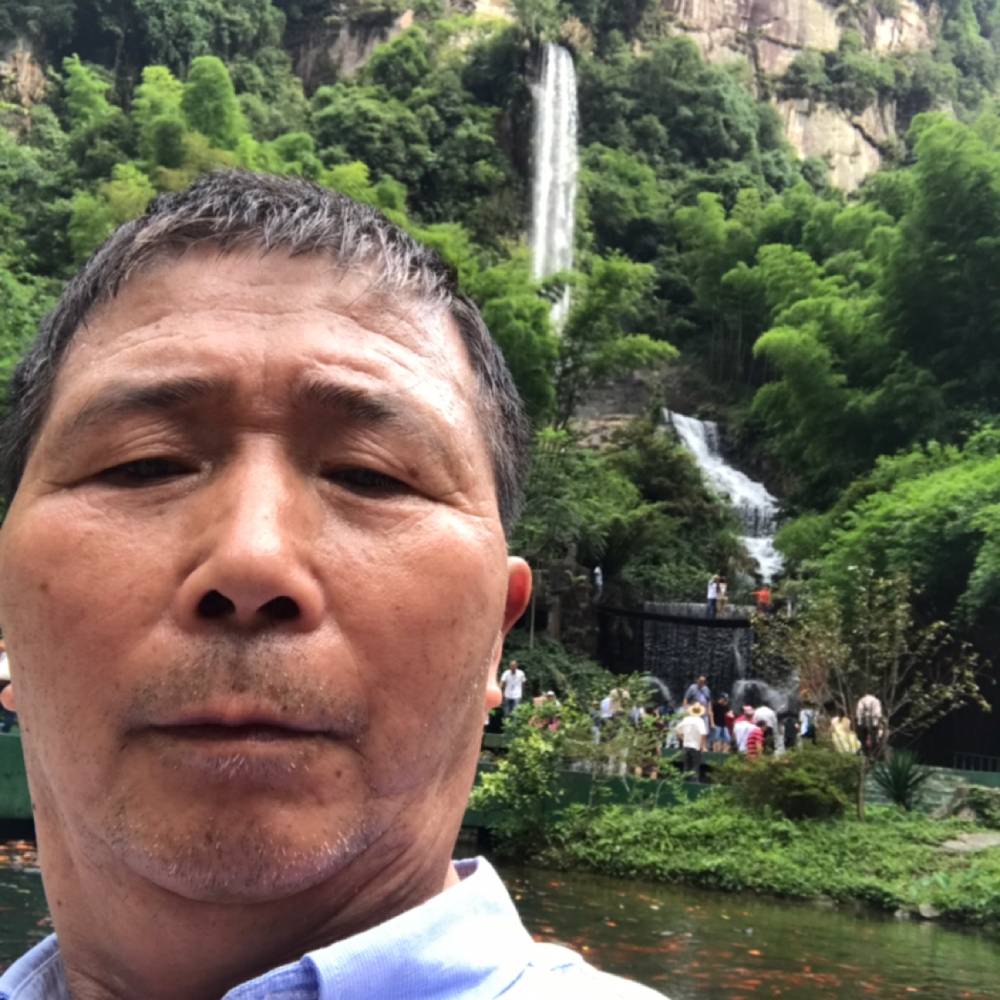 铃铛无垠的照片