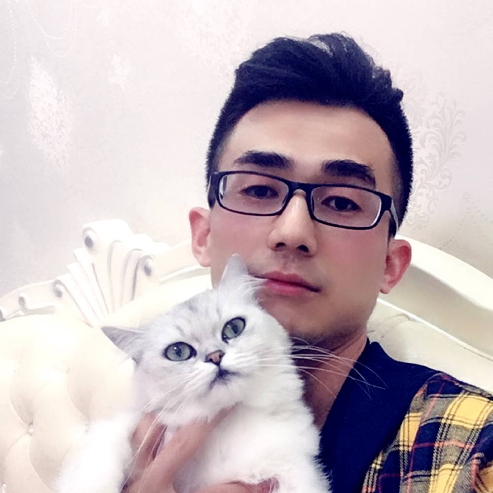 慕后的照片