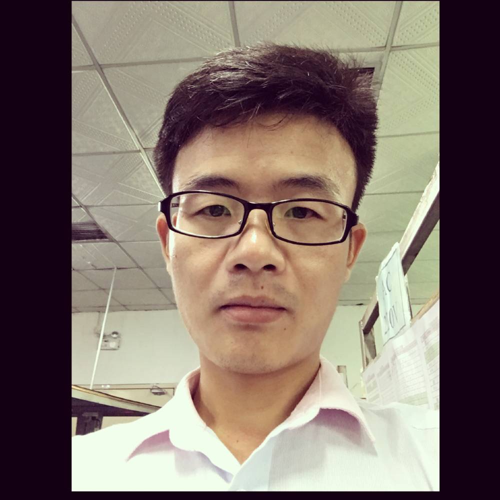 前面那个靓仔的照片