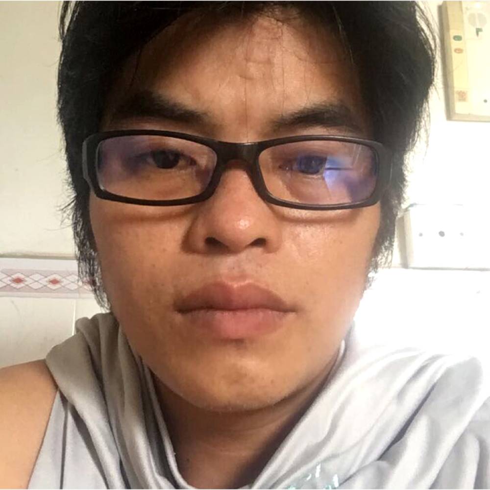 月亮拾忆俊逸的照片