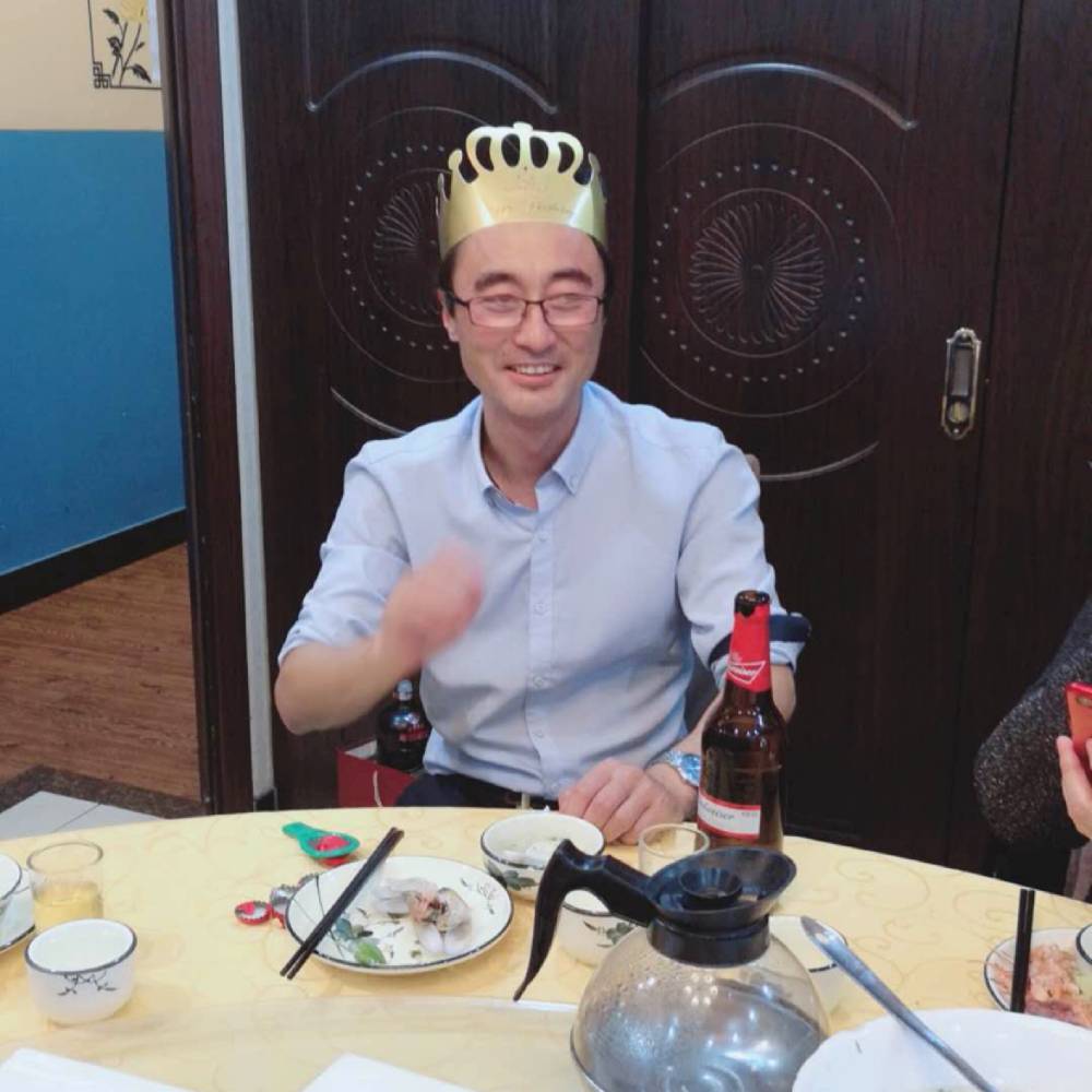 大象深拥温柔的照片