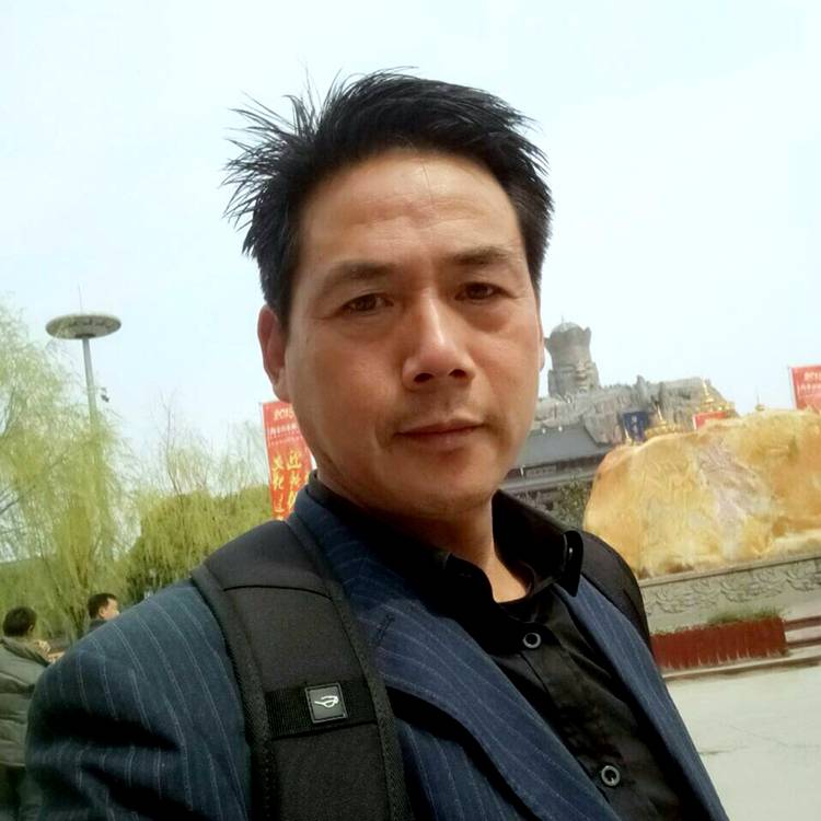 眼睛酷酷的照片