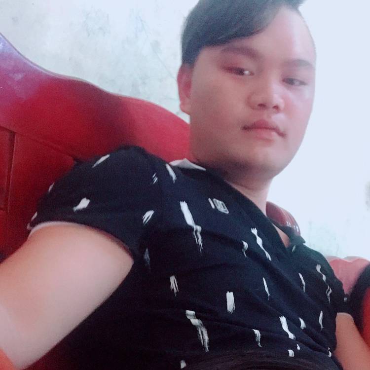 微笑笑专注的照片