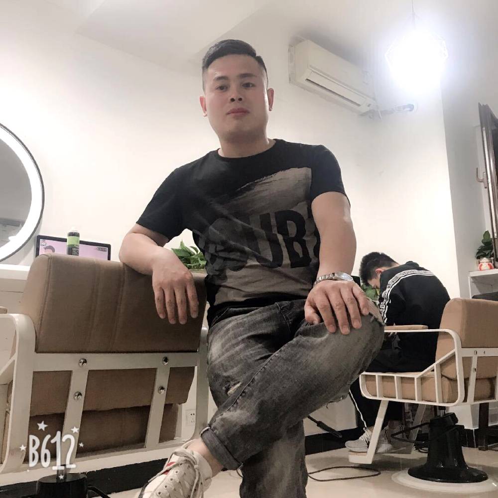 中心漫步纯情的照片