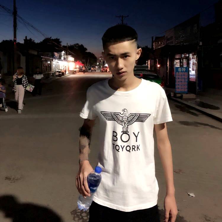 爱笑的浩的照片