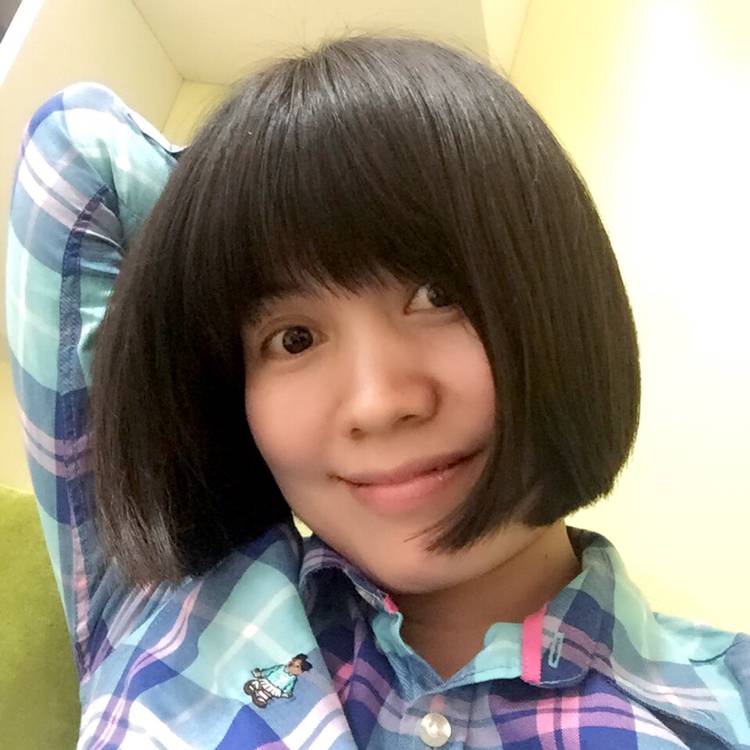 大眼睛的笑的照片