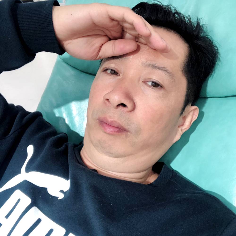 华集团CEO的照片
