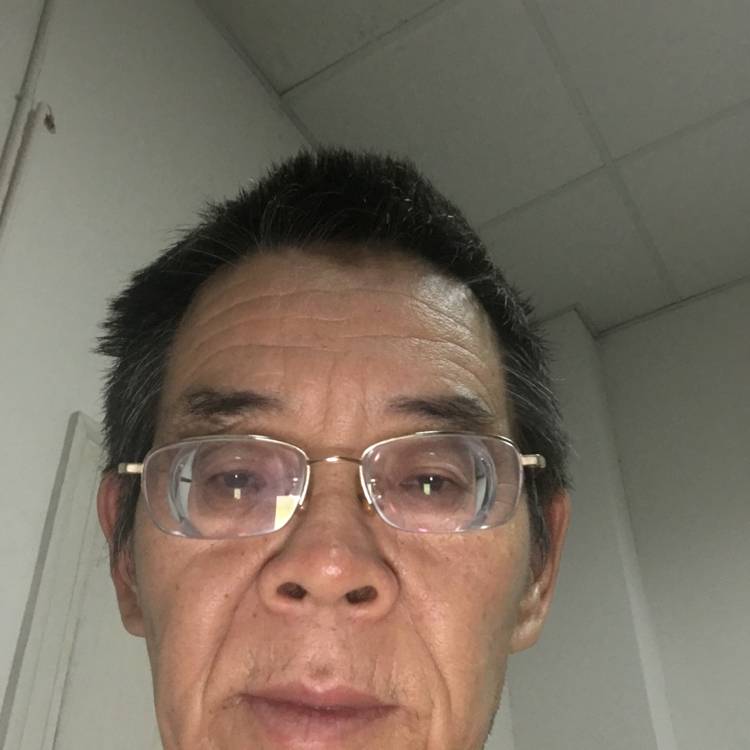 咖啡豆蹙眉无辜的照片