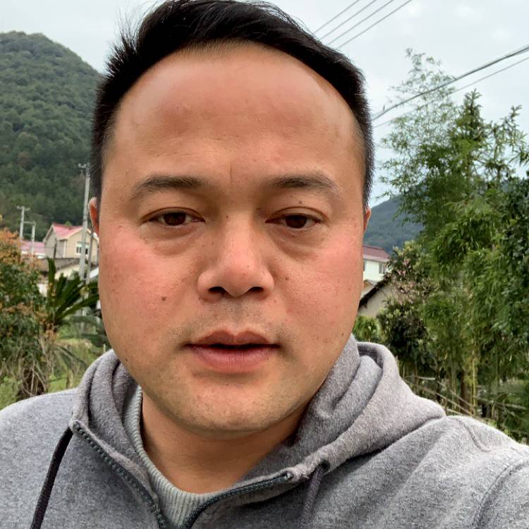 迷茫的大叔的照片