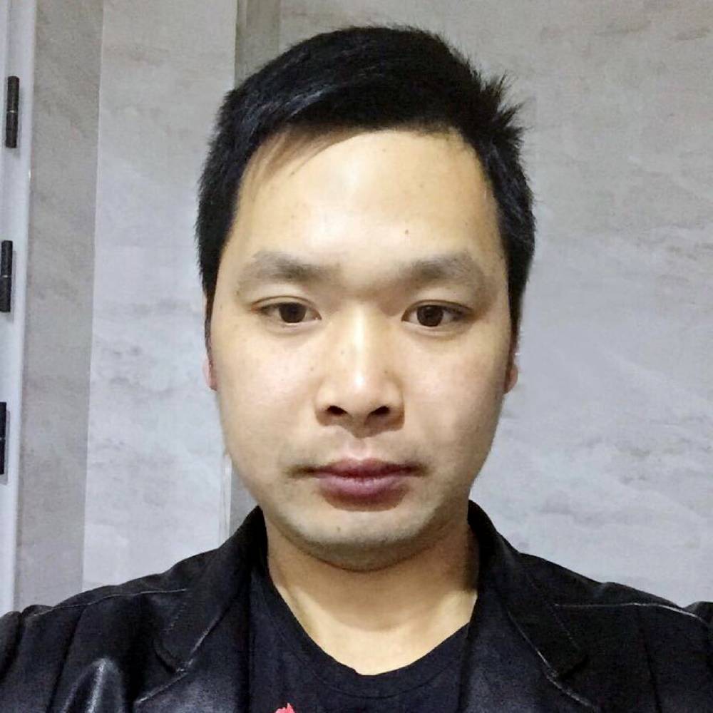 80小哥哥的照片