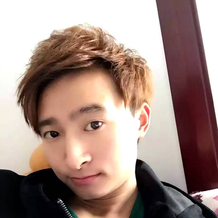 外套深拥兴奋的照片