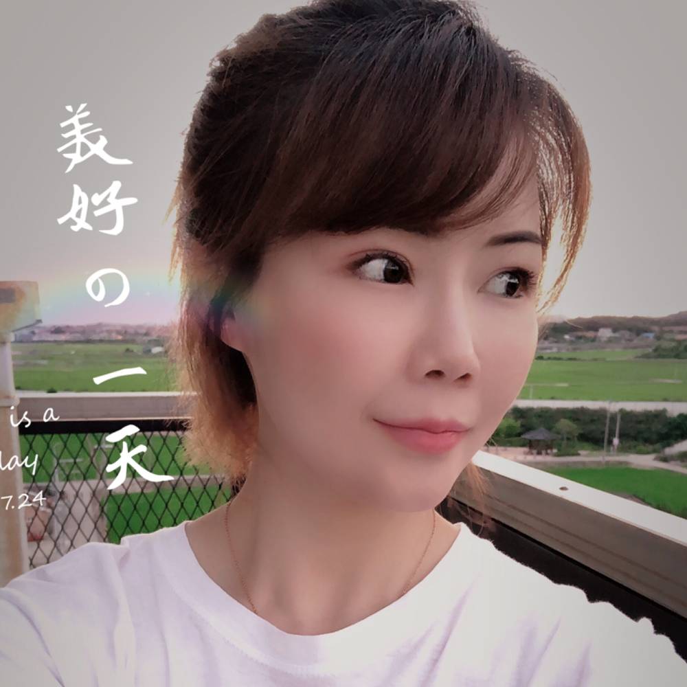 确认眼神看着的照片
