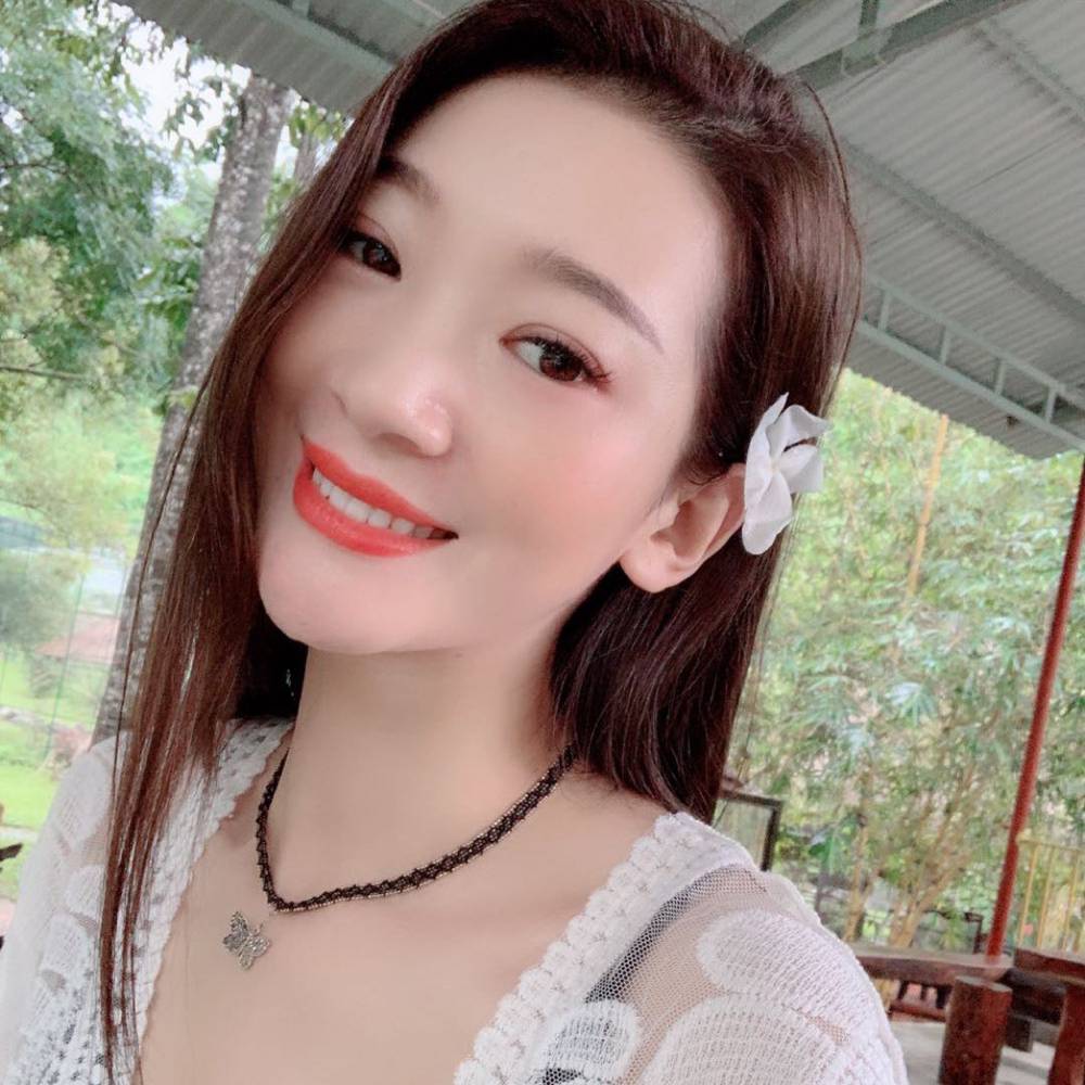 缥缈的小蝴蝶的照片
