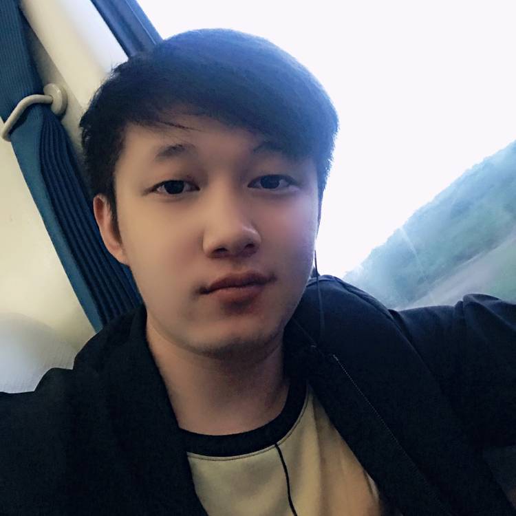 受伤拿火的照片