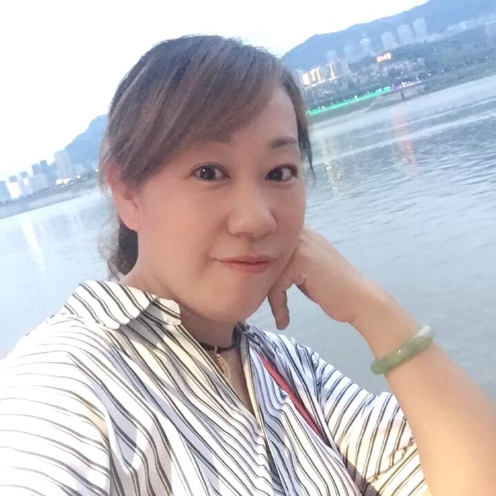 彩虹与一个人的照片