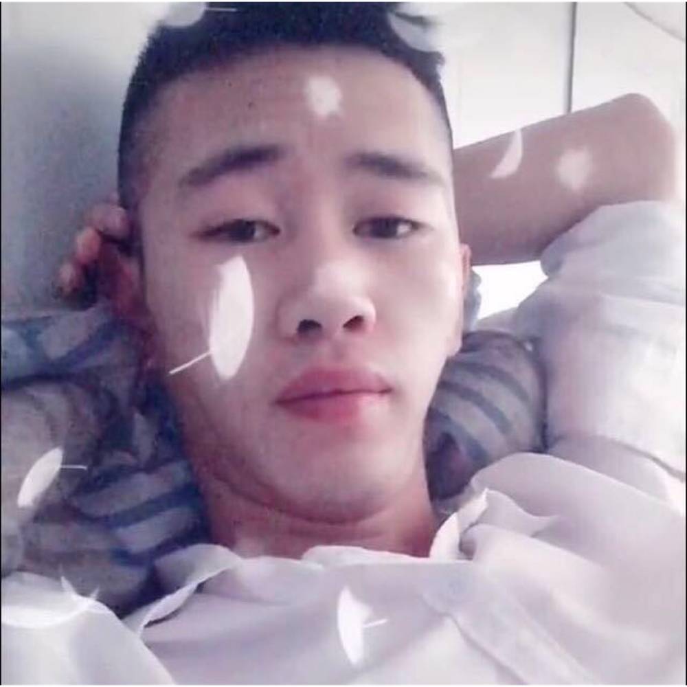 风中挽手你的照片