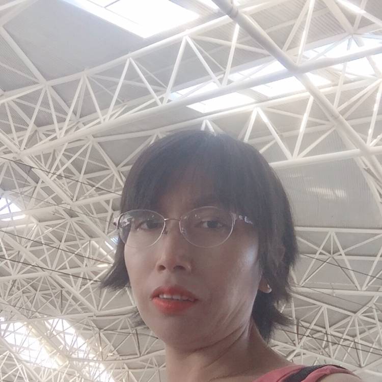 单身拿碧影的照片