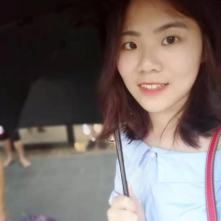 缠绵吃醋金鱼的照片