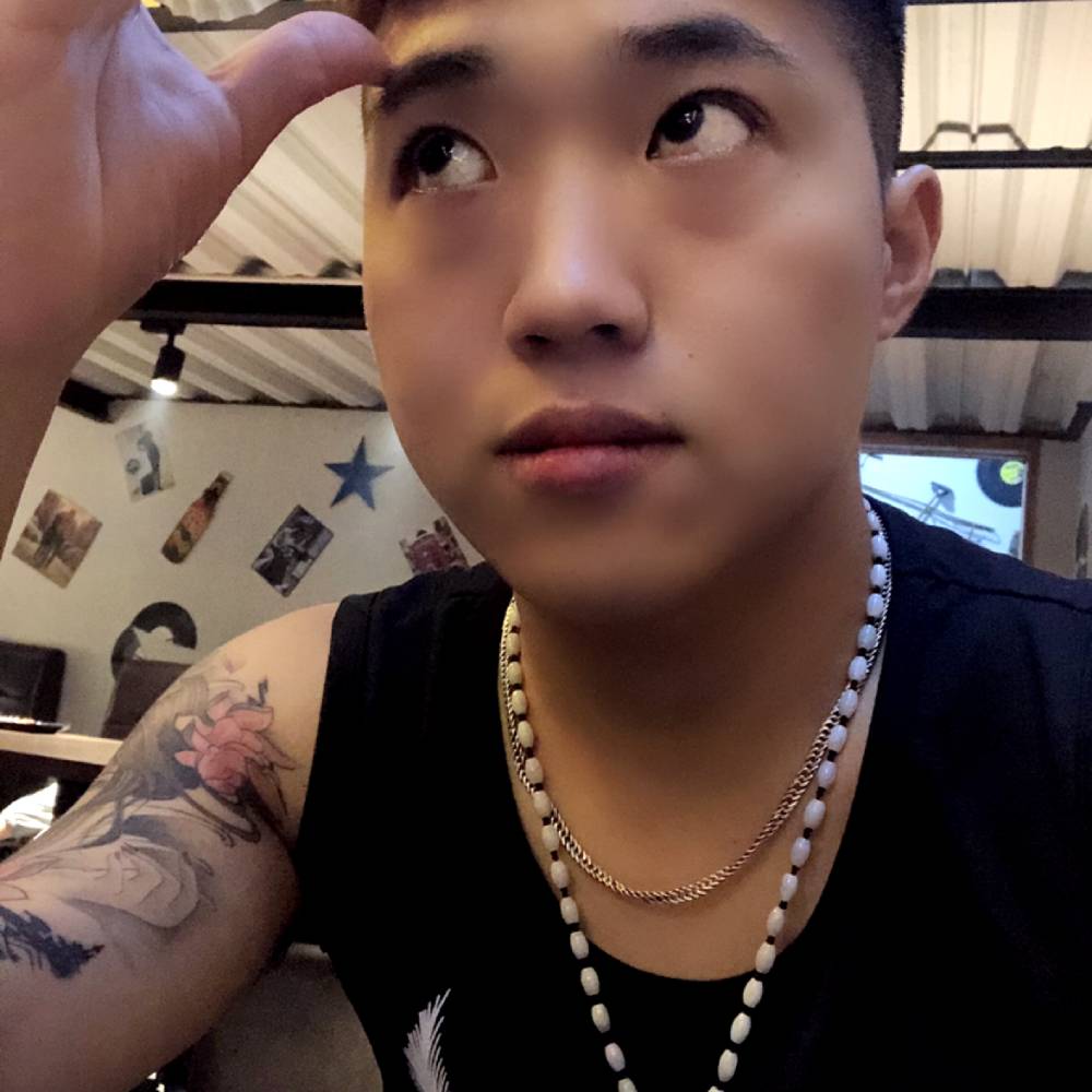 甍她的照片