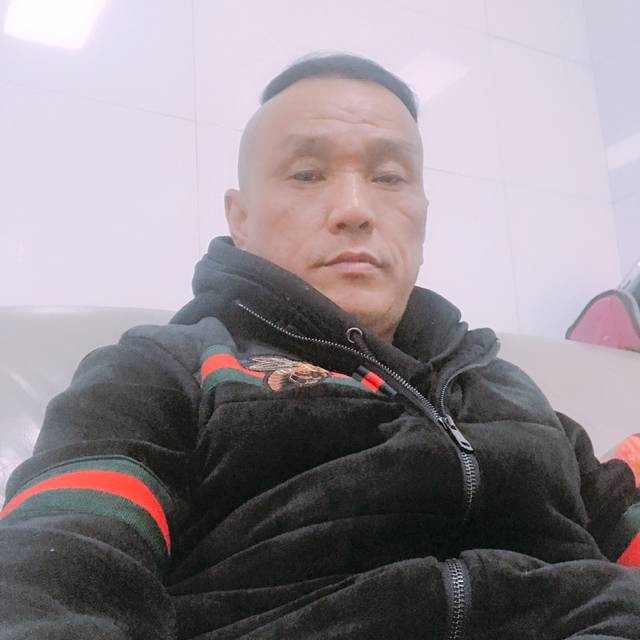 香烟回首高兴的照片