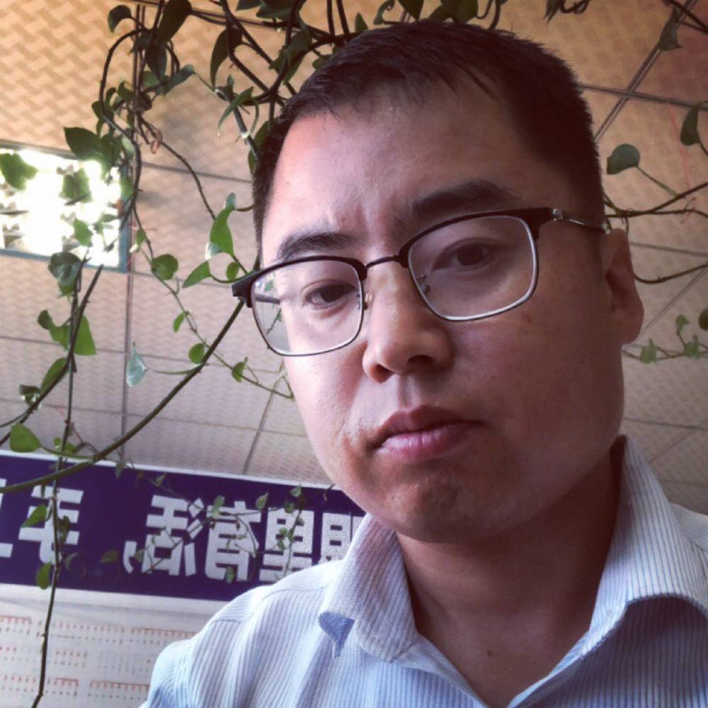帅哥羞涩的照片