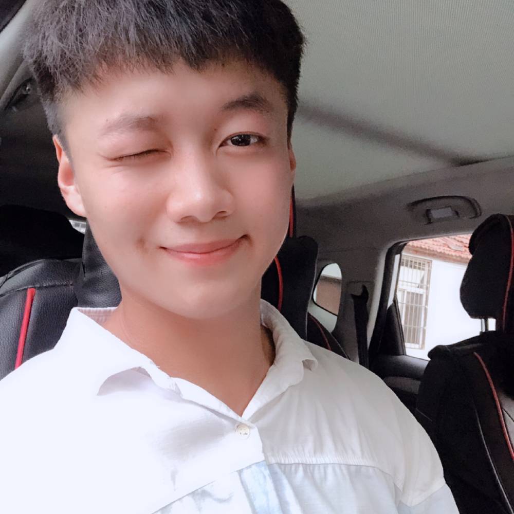 魔镜浅吻无奈的照片