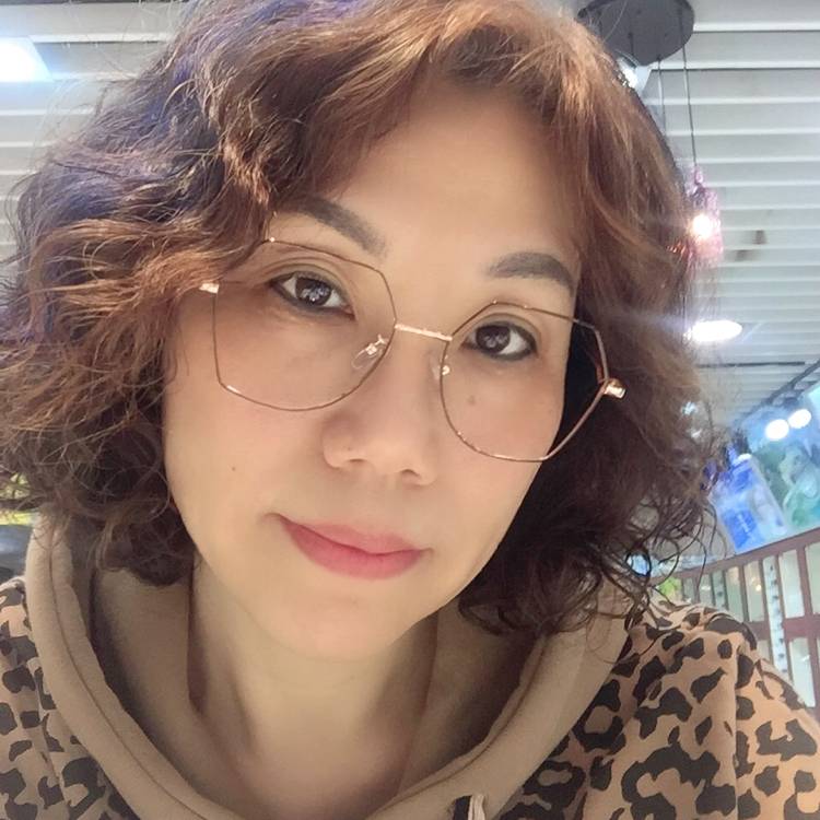 衬衫的苹果的照片