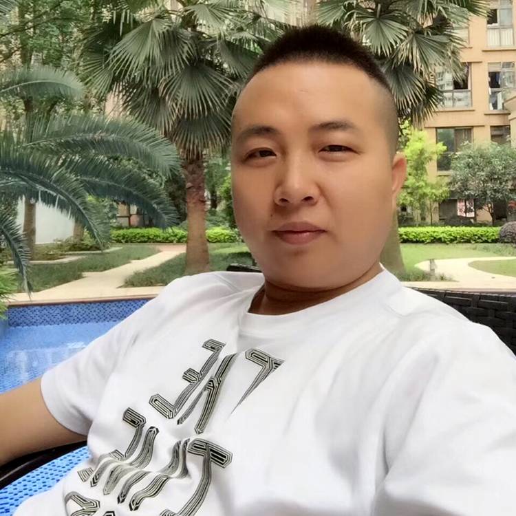 啤酒蹁跹神勇的剑的照片