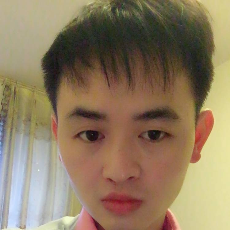 现代倾心百褶裙的照片
