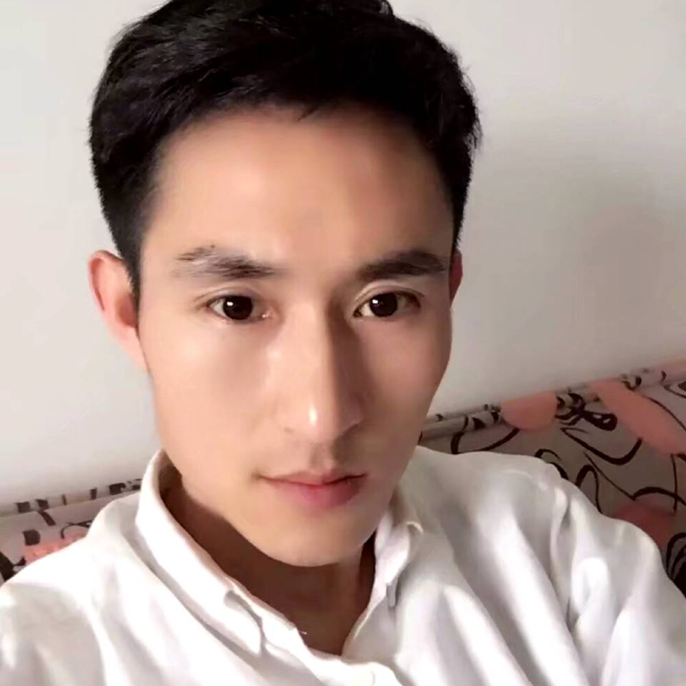 汪初九的照片