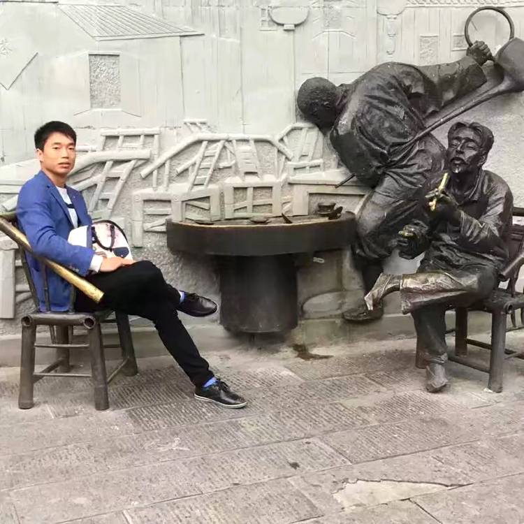 不起眼的打工仔的照片