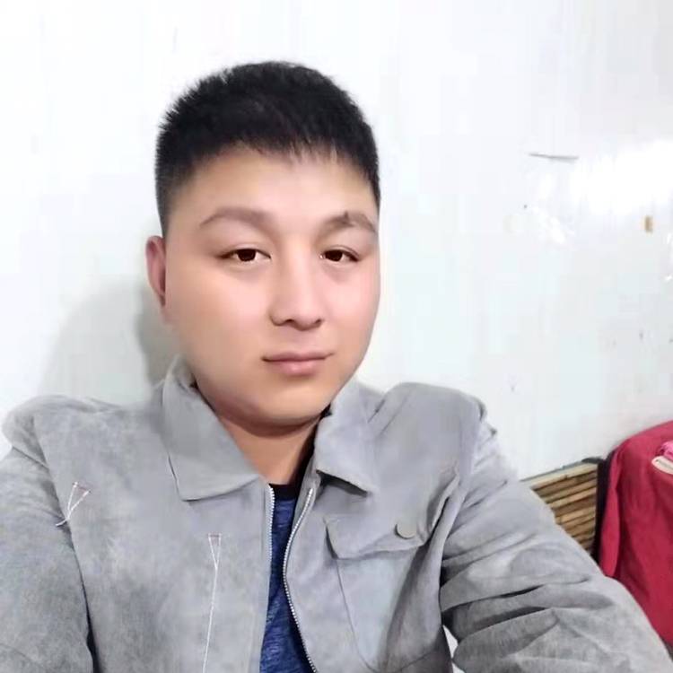 韶华拿寂寞的照片