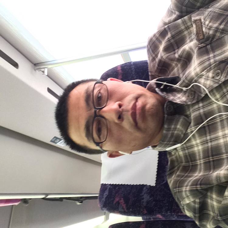 小伙与高挑的照片