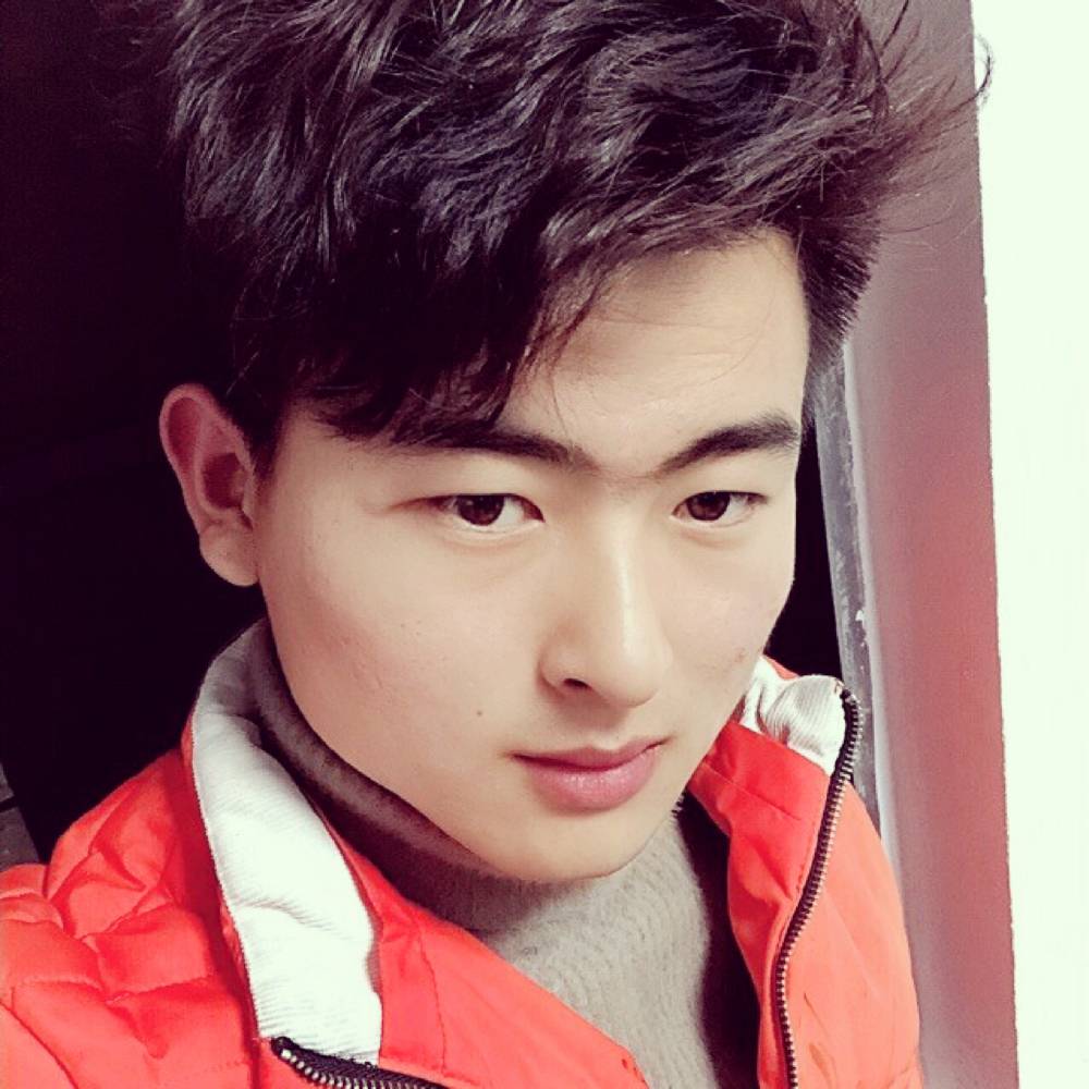 微笑掩盖悲伤…的照片