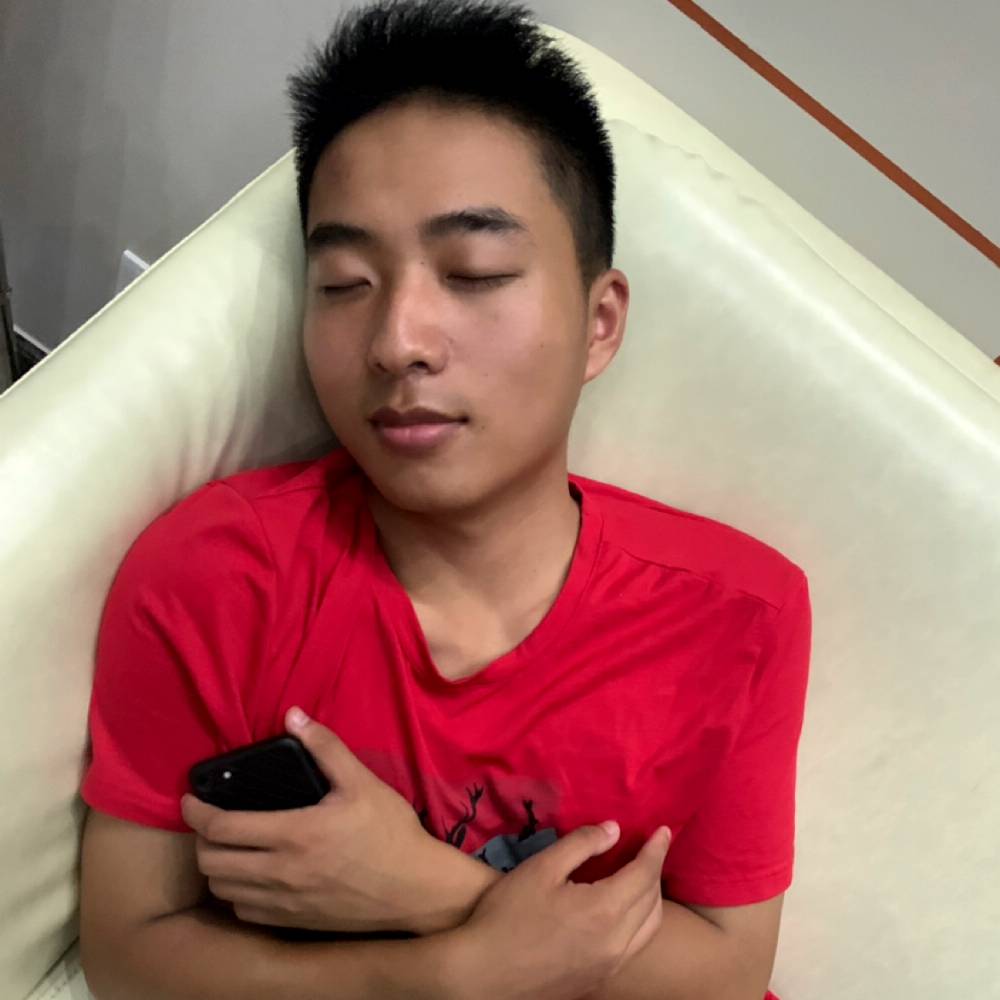 黑裤用开心的照片