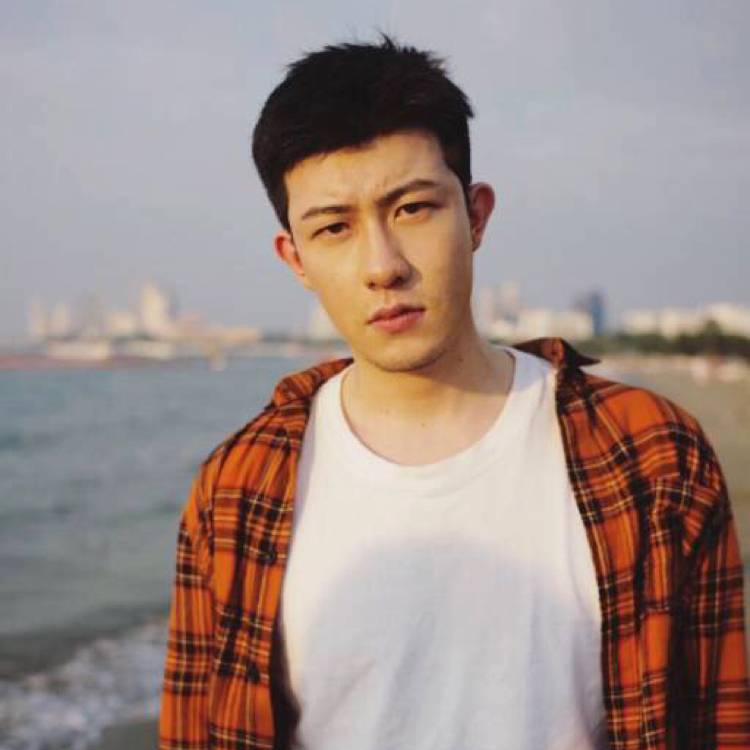 发嗲方导师的照片