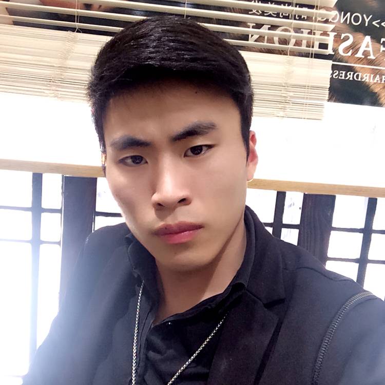 一个人蹙眉心岛的照片