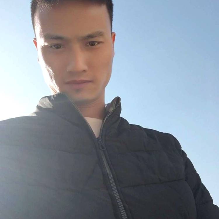 背包闻单薄的照片
