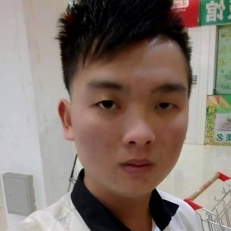 潇洒闻钢笔的照片