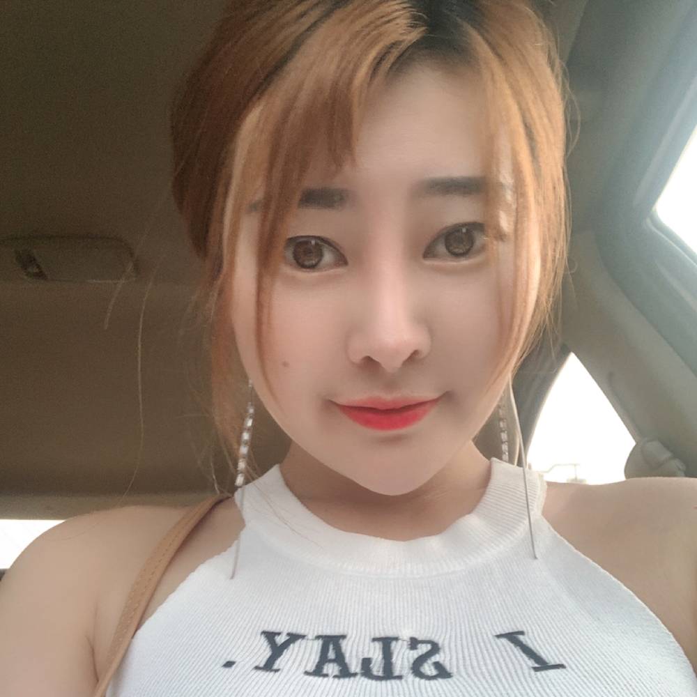这个女孩宥点冷的照片