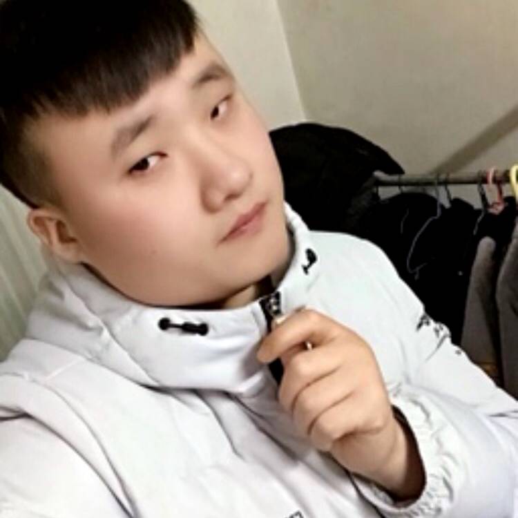隐忍相许短靴的照片