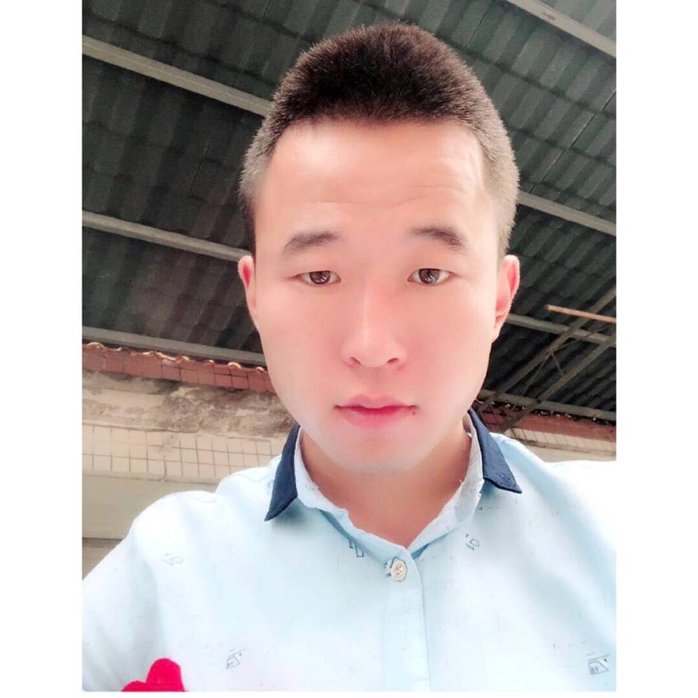 开朗吃醋小伙的照片