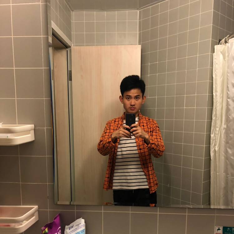 洋葱拿平常的照片