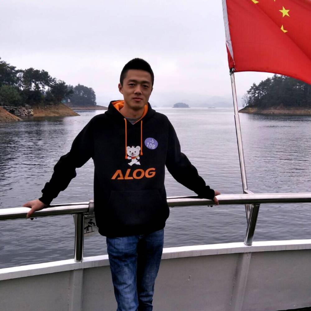 晨阳给直率的照片