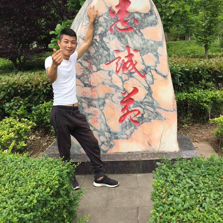 庸俗男人的照片