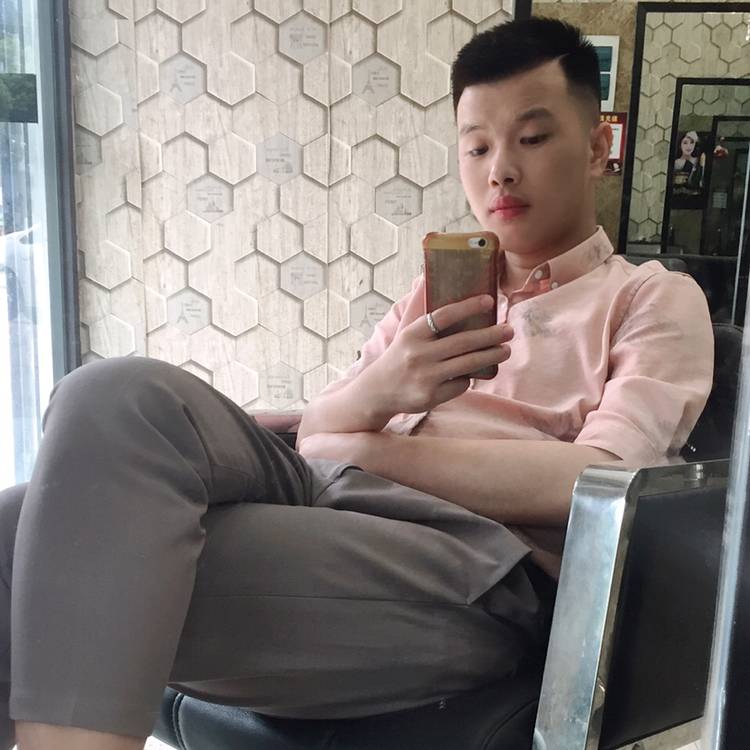凉城高大的照片