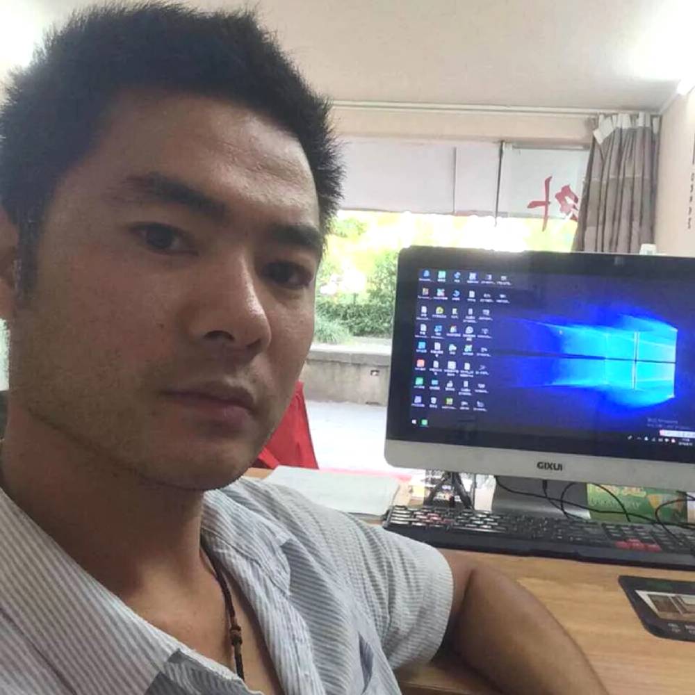 香烟浅吻冷艳的照片