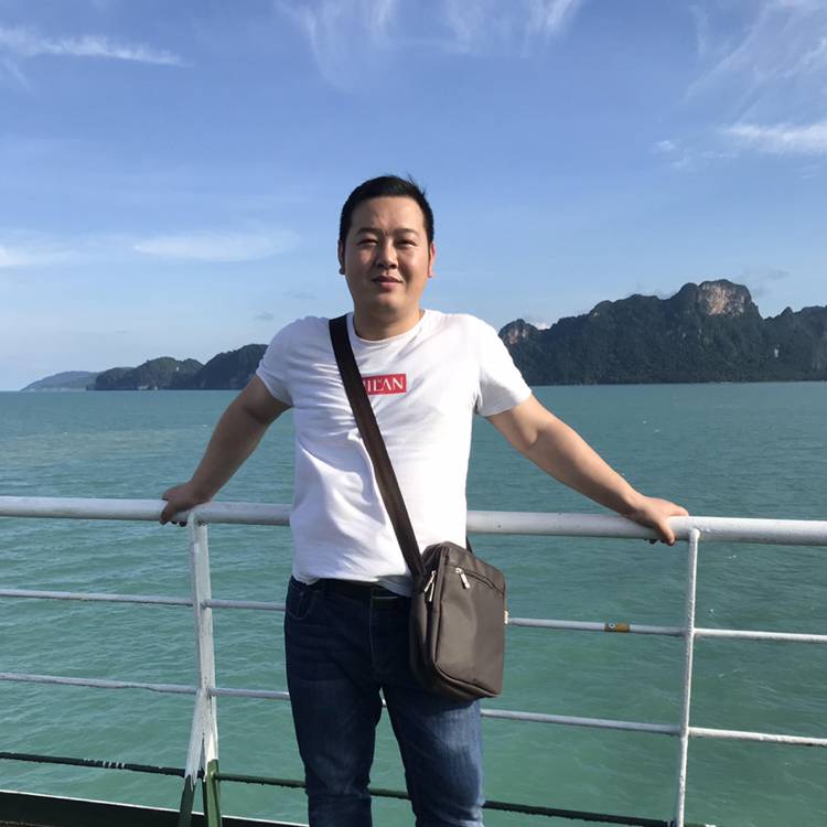 行走的红酒的照片
